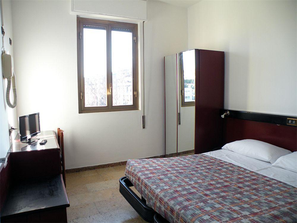 Hotel Virgilio Milan Bagian luar foto